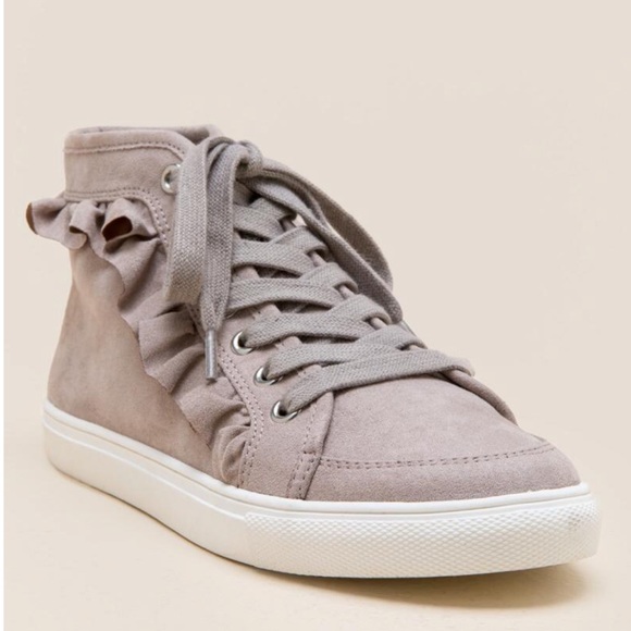 NIB Blush Nude Ruffle Chic High Top Sneaker - Picture 6 of 8